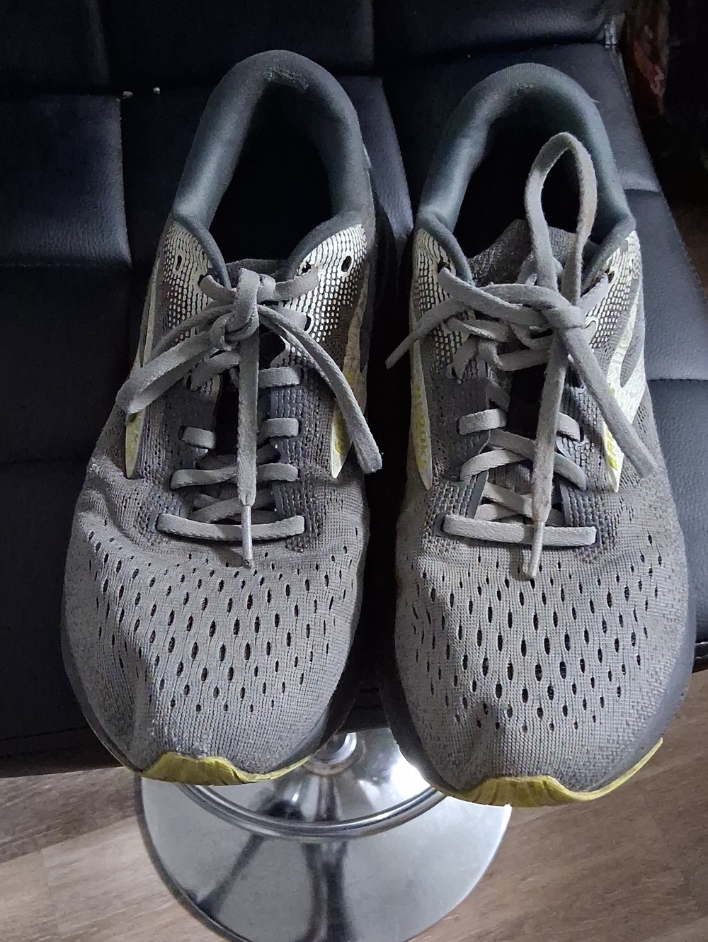 Men's Grey Athletic Running Shoes - Grey
